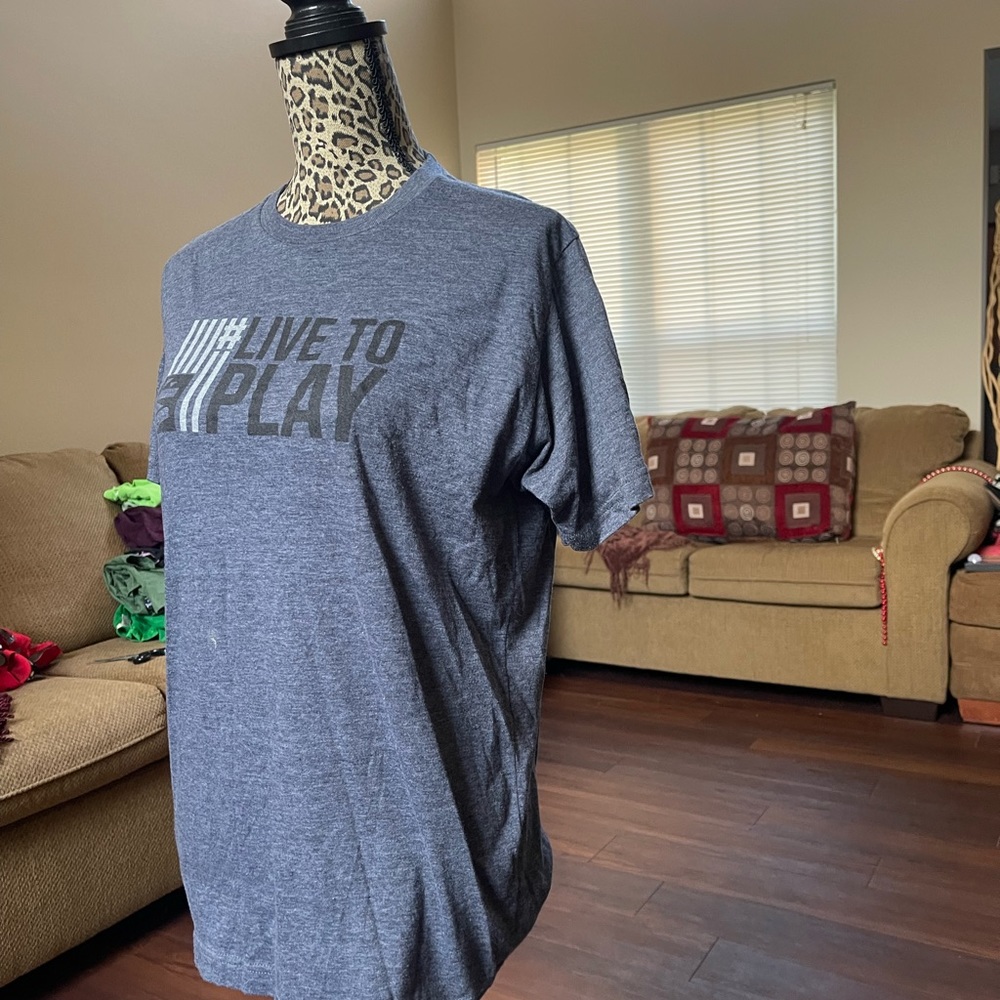 Live to Play Gray T-Shirt - Picture 3 of 4